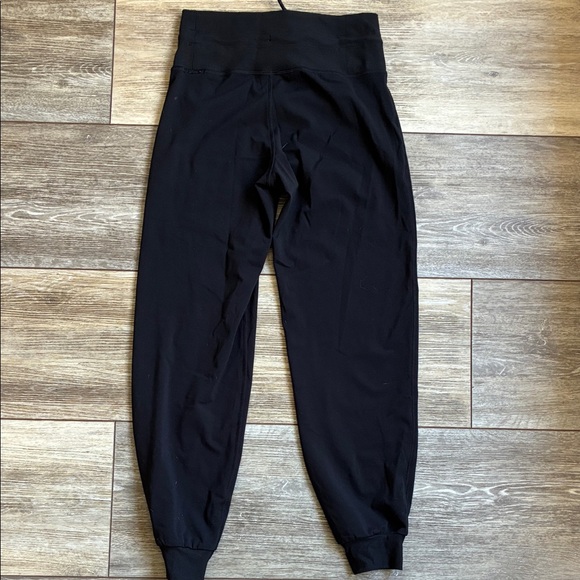 Vuori Black Women's track Jogger Pants - Picture 2 of 4